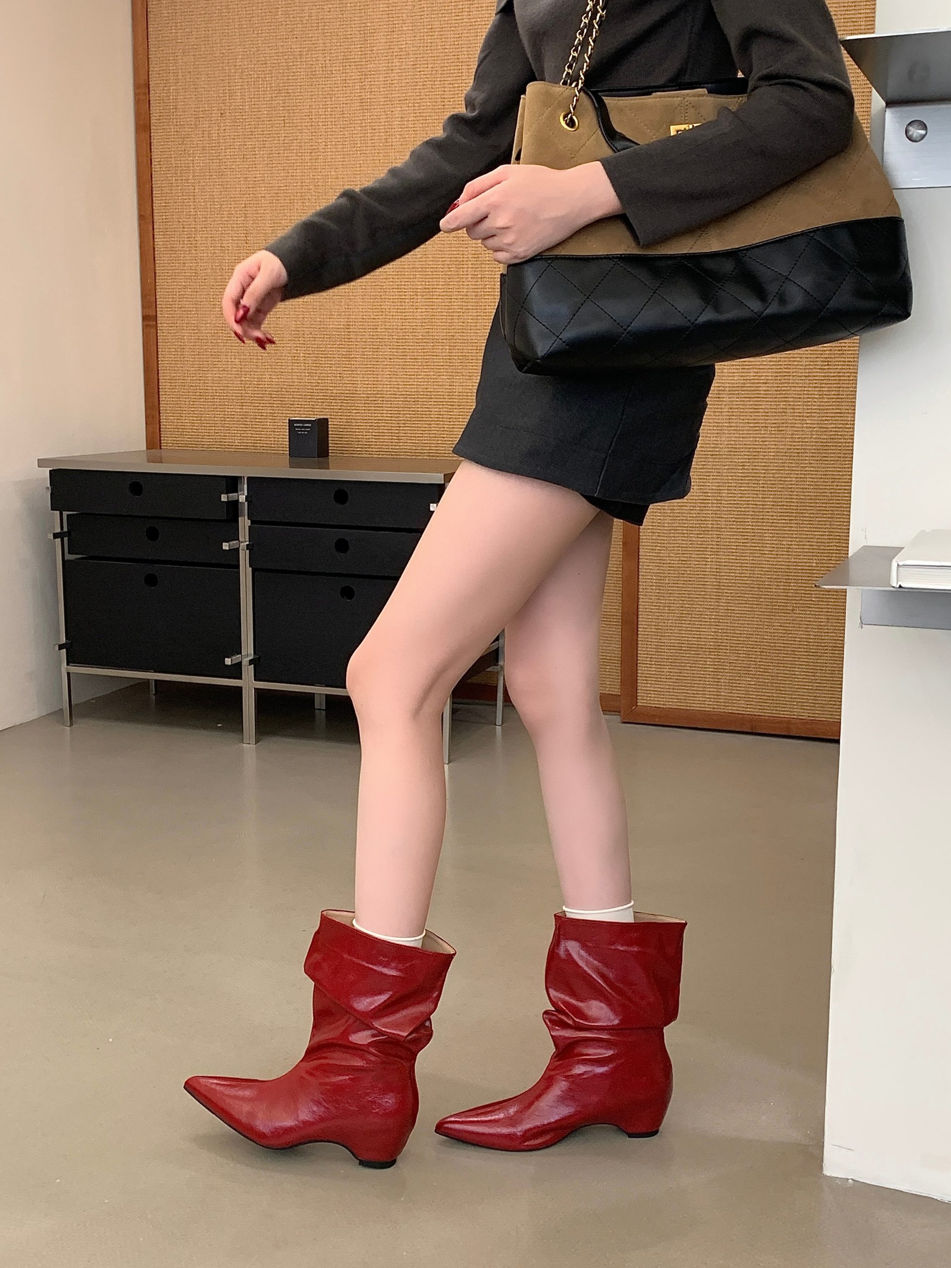2026 New Sexy Stacked Mid Calf Boots with Pleated Wide Shaft Pointed Toe Fashion Heel Boots - Image 2