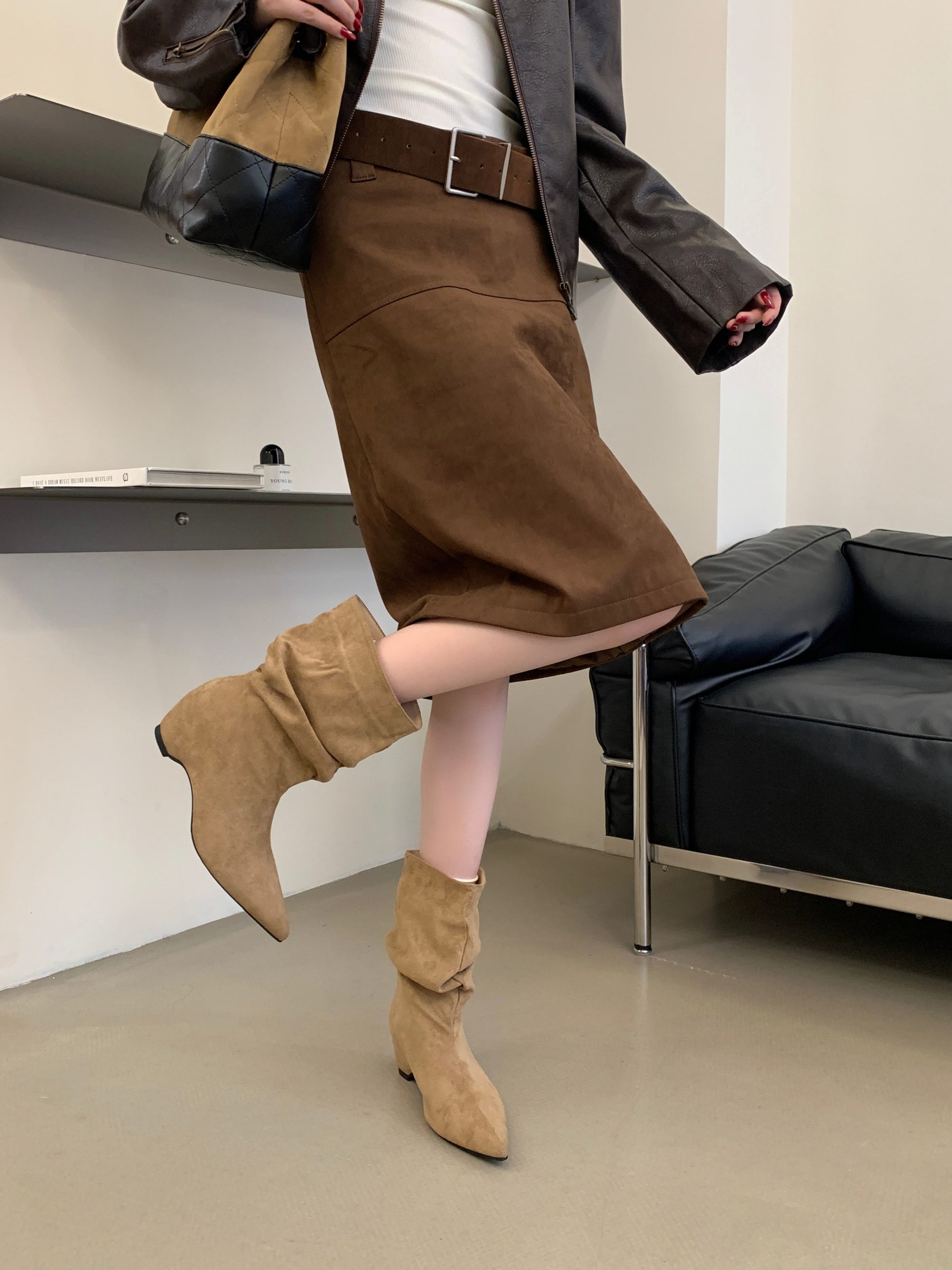 2026 New Sexy Stacked Mid Calf Boots with Pleated Wide Shaft Pointed Toe Fashion Heel Boots - Image 3